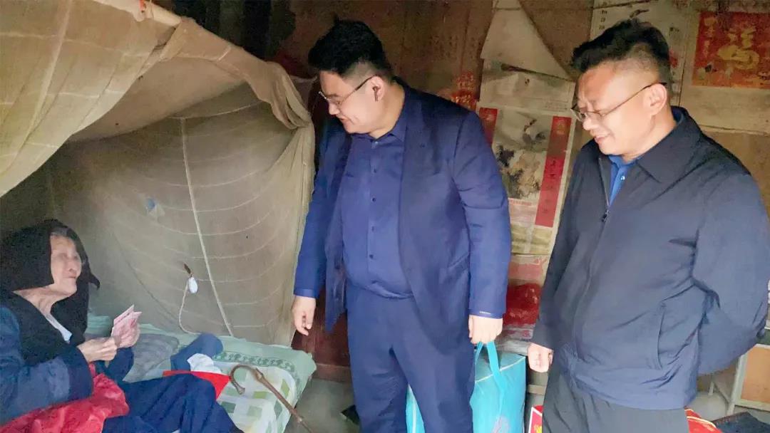 夕陽無限好，敬老情更濃——東岳機(jī)械走訪百歲老人